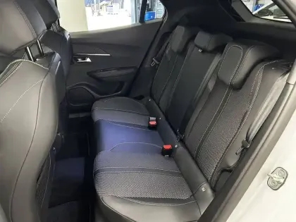 Photo 18 Peugeot 2008  Electrique 54 kWh 156 ch