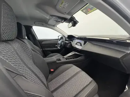 Photo 13 Peugeot 308  Plug-in Hybrid 195 ch e-DCS7