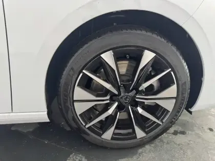 Photo 41 Peugeot 308  Plug-in Hybrid 195 ch e-DCS7