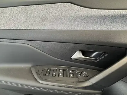 Photo 29 Peugeot 308  Plug-in Hybrid 195 ch e-DCS7