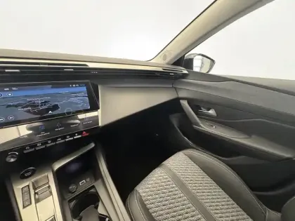 Photo 30 Peugeot 308  Plug-in Hybrid 195 ch e-DCS7