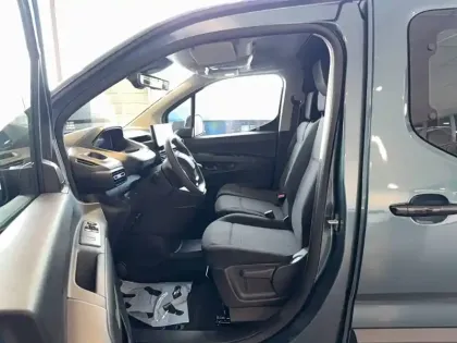 Photo 18 Peugeot Partner  FGN DIESEL 130 CH M CHARG UT MAJ AUT