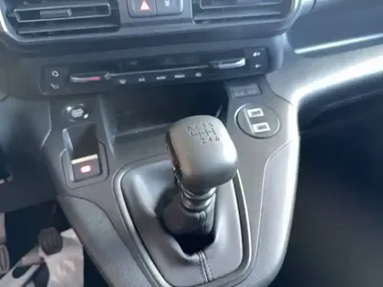 Photo 21 Peugeot Partner  FGN DIESEL 130 CH M CHARG UT MAJ AUT