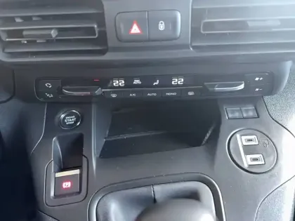 Photo 26 Peugeot Partner  FGN DIESEL 130 CH M CHARG UT MAJ AUT