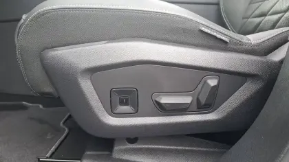 Photo 23 Peugeot 3008  Hybrid 136 e-DCS6