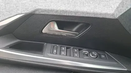 Photo 14 Peugeot 3008  Hybrid 136 e-DCS6