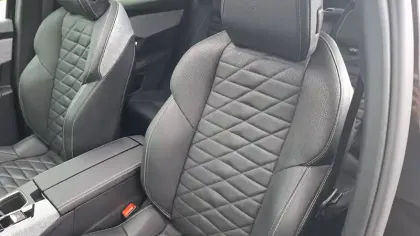 Photo 36 Peugeot 3008  Hybrid 136 e-DCS6