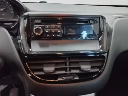 Photo 13 Peugeot 208  PureTech 68ch BVM5