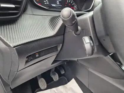 Photo 21 Peugeot 208  PureTech 100 S&S BVM6