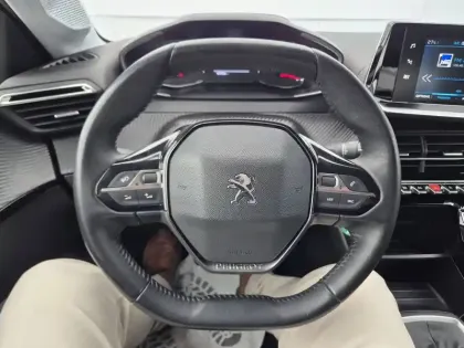 Photo 15 Peugeot 208  PureTech 100 S&S BVM6