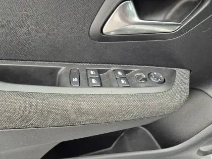 Photo 20 Peugeot 208  PureTech 100 S&S BVM6