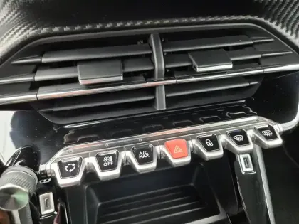 Photo 14 Peugeot 208  PureTech 100 S&S BVM6