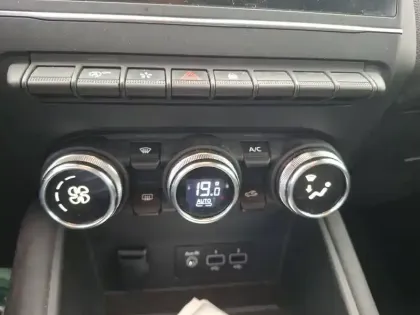 Photo 20 Renault Captur  TCe 140 EDC - 21