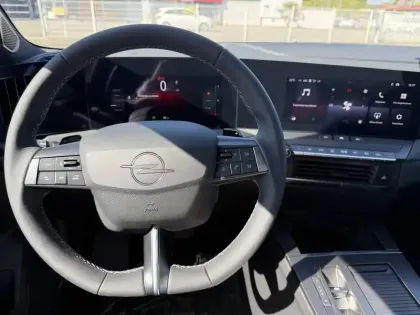 Photo 9 Opel Astra  Sports Tourer 1.2 Turbo Hybride 145 ch Automatique