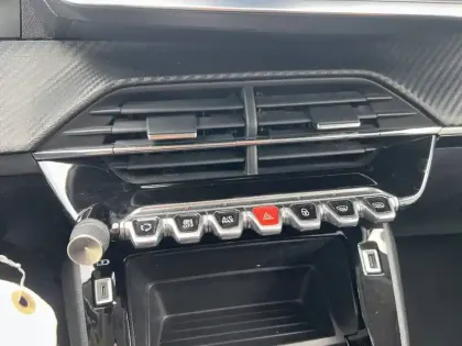 Photo 18 Peugeot 208  PureTech 75 S&S BVM5