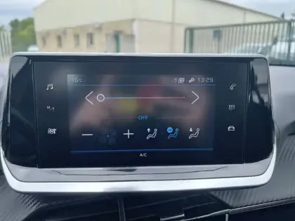 Photo 13 Peugeot 208  PureTech 75 S&S BVM5