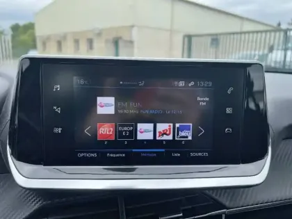 Photo 14 Peugeot 208  PureTech 75 S&S BVM5