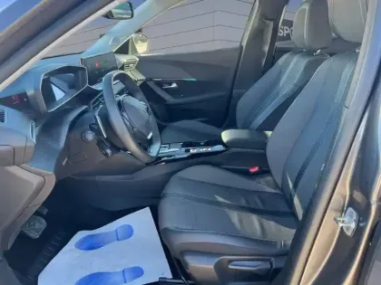 Photo 8 Peugeot 2008  PureTech 130 S&S EAT8