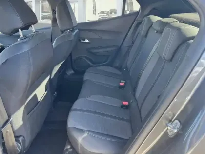 Photo 9 Peugeot 2008  PureTech 130 S&S EAT8