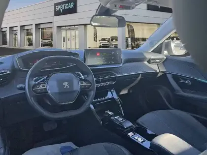 Photo 7 Peugeot 2008  PureTech 130 S&S EAT8