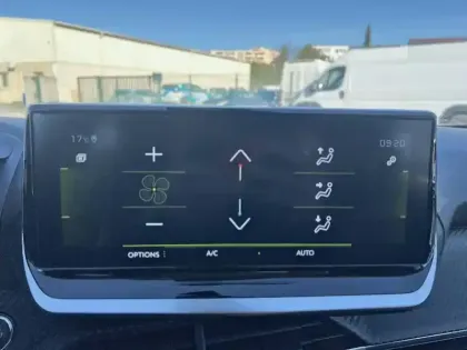 Photo 13 Peugeot 2008  PureTech 130 S&S EAT8