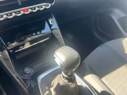 Photo 18 Peugeot 208  PureTech 100 S&S BVM6