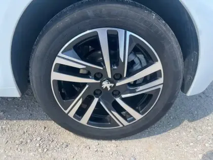 Photo 10 Peugeot 208  PureTech 100 S&S BVM6