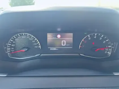 Photo 11 Peugeot 208  PureTech 100 S&S BVM6