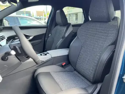 Photo 13 Peugeot 3008  Electrique 210 ch 73 kWh