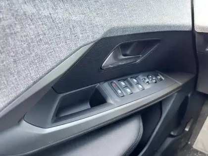 Photo 22 Peugeot 3008  Electrique 210 ch 73 kWh