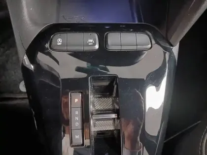 Photo 18 Opel Corsa  1.2 Turbo Hybrid 100 ch e-DCT6