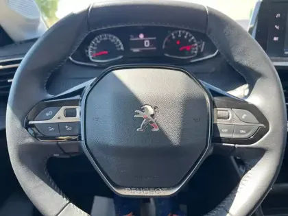 Photo 17 Peugeot 208  PureTech 100 S&S BVM6