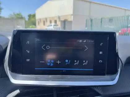 Photo 12 Peugeot 208  PureTech 100 S&S BVM6