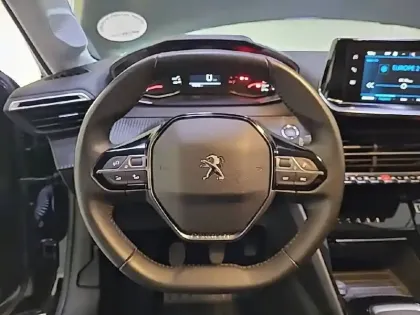 Photo 8 Peugeot 208  BlueHDi 100 S&S BVM6