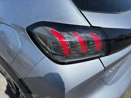 Photo 16 Peugeot 208  PureTech 100 S&S EAT8