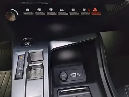 Photo 24 Peugeot 308  PHEV 180 e-EAT8