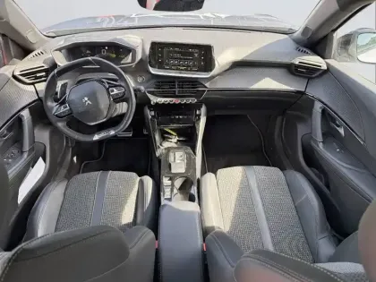 Photo 7 Peugeot 2008  PureTech 130 S&S EAT8