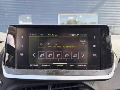 Photo 14 Peugeot 2008  PureTech 130 S&S EAT8