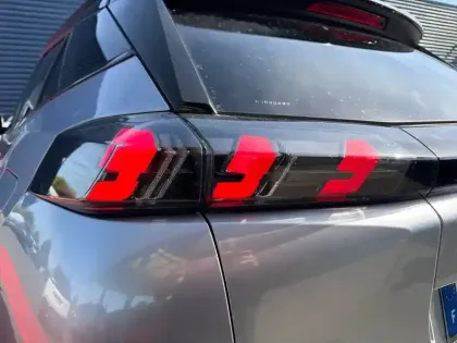 Photo 16 Peugeot 2008  PureTech 130 S&S EAT8