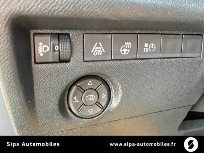 Photo 25 Citroën C4 e- 136 ch Automatique