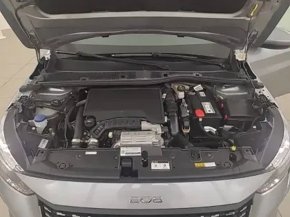 Photo 27 Peugeot 208  PureTech 130 S&S EAT8