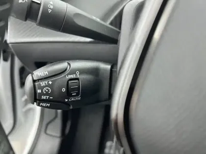 Photo 19 Peugeot 208  PURETECH 100 S&S BVM6