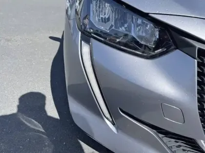 Photo 15 Peugeot 208  PureTech 100 S&S BVM6