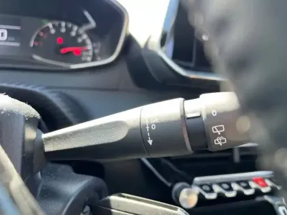 Photo 18 Peugeot 208  PureTech 100 S&S BVM6