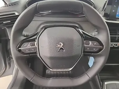 Photo 32 Peugeot 208  PureTech 100 S&S BVM6