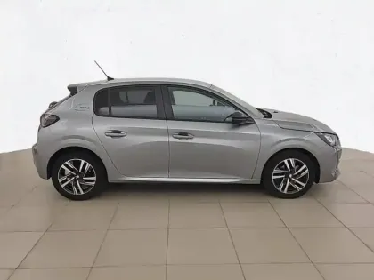 Photo 27 Peugeot 208  PureTech 100 S&S BVM6