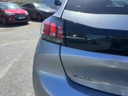 Photo 16 Peugeot 208  PureTech 100 S&S BVM6