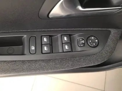 Photo 49 Peugeot 208  PureTech 100 S&S BVM6