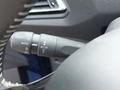 Photo 25 Peugeot 308  SW PureTech 110ch S&S BVM6