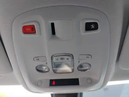 Photo 30 Peugeot 308  SW PureTech 110ch S&S BVM6